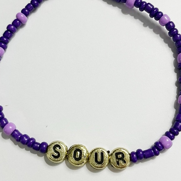Olivia Rodrigo Friendship Bracelet Sour - Picture 2 of 2